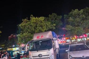 二手解放 领途中体 150马力 3.78米排半仓栅式轻卡(国六) 单桥 康明斯二手载货车 蓝牌