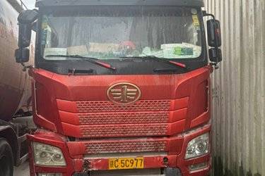 二手青岛解放 JH6⁺重卡 生活舱版 500马力 6X4 AMT牵引车(国五) 双驱 锡柴二手牵引车 黄牌图片