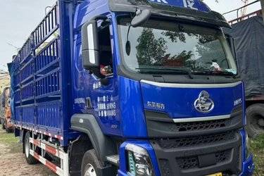 二手东风柳汽 乘龙H5 220马力 4X2 6.8米仓栅式载货车(国六) 单桥 玉柴二手载货车 黄牌图片