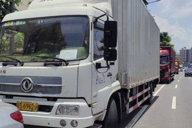 二手东风商用车 天锦中卡 180马力 4X2 7.7米厢式载货车(国五) 单桥 东风二手载货车 黄牌图片