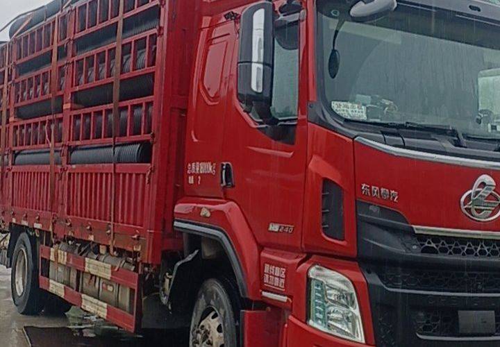 东风柳汽乘龙 240马力 载货车