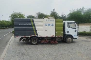 二手扫路车 湖北力威(中汽力威牌) 东风多利卡底盘 130图片