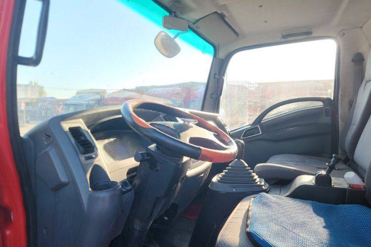 二手一汽凌河 129马力 载货车