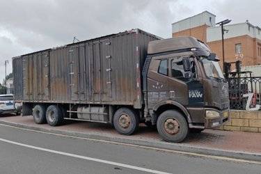 二手一汽解放 J6M重卡 260马力 8X4 9.5米厢式载货车(国四) 前四后八 锡柴二手载货车 黄牌图片