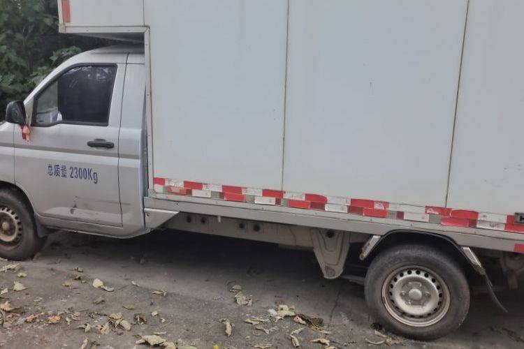 二手上汽通用五菱 99马力 载货车