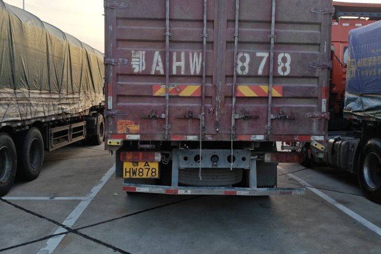 二手青岛解放 260马力 载货车