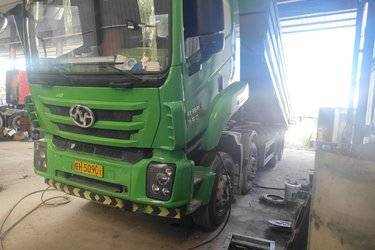 二手上汽红岩 杰卡 350马力 8X4 6.8米自卸车(国五) 前四后八 菲亚特二手自卸车 黄牌图片