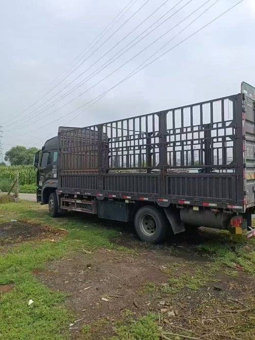 中国重汽成都商用车 220马力 载货车