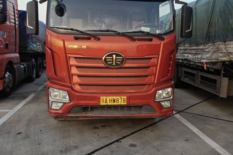 二手青岛解放 260马力 载货车