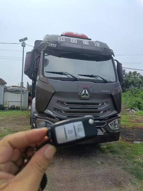 中国重汽成都商用车 220马力 载货车