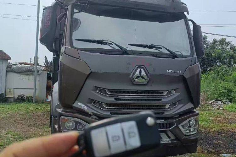 中国重汽成都商用车 220马力 载货车