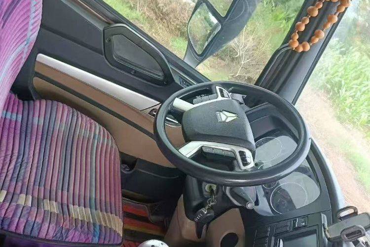 中国重汽成都商用车 220马力 载货车