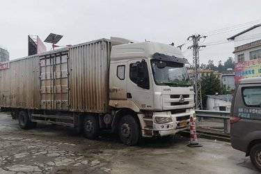 二手东风柳汽 乘龙M5重卡 270马力 6X2 9.6米厢式快递车(国五) 前四后四 康明斯二手载货车 黄牌图片