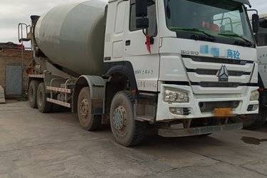 二手中国重汽 HOWO重卡 380马力 8X4 5.7方京五搅拌车(国五)  中国重汽二手搅拌车图片