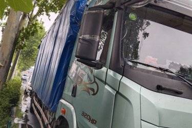 二手青岛解放 JH6 320马力 9.6米AMT自动档厢式载货车(国六) 单桥 大柴二手载货车 黄牌图片