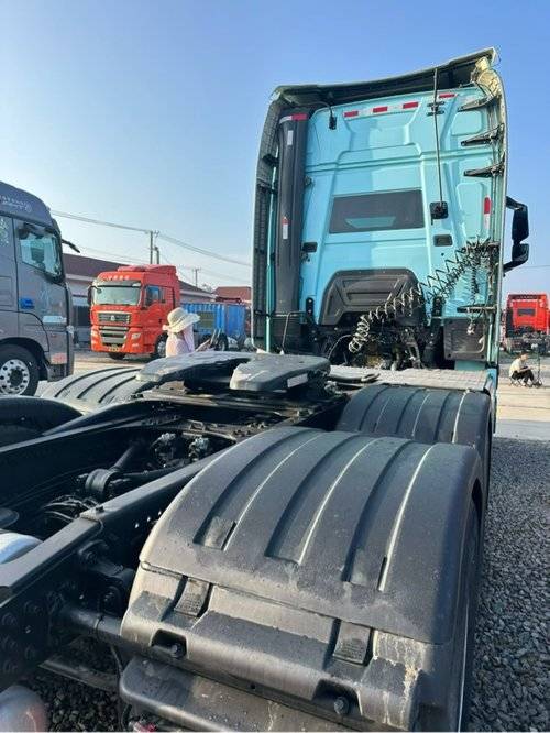 陕汽重卡 680马力 牵引车