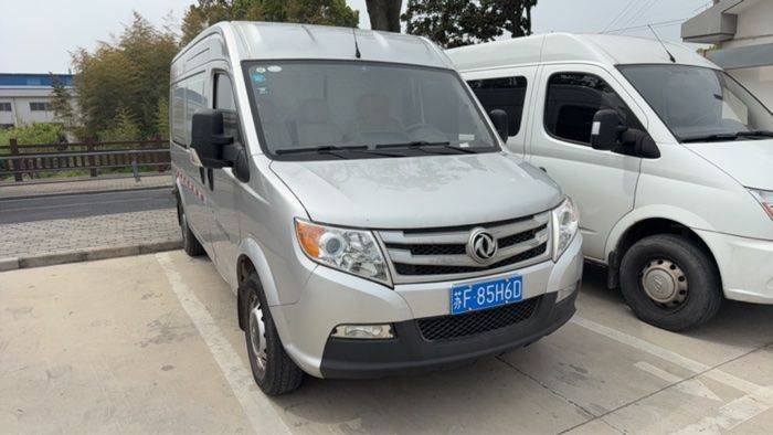 二手东风股份 110马力 封闭货车