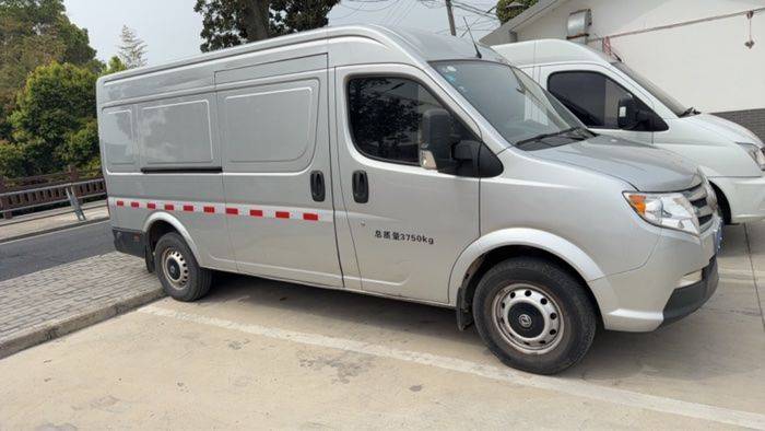 二手东风股份 110马力 封闭货车