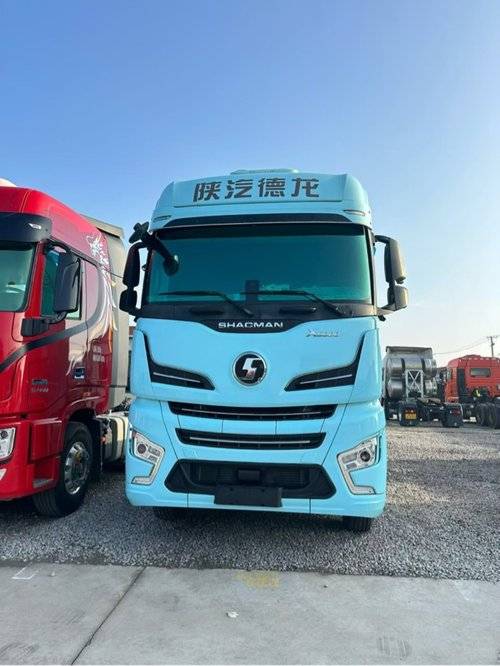 陕汽重卡 680马力 牵引车