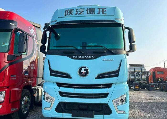 陕汽重卡 680马力 牵引车