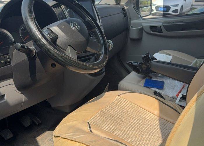 二手东风股份 110马力 封闭货车