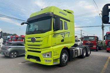 二手一汽解放 J7重卡 经典版 660马力 6X4 AMT自动档牵引车(国六) 双驱 锡柴二手牵引车 黄牌图片