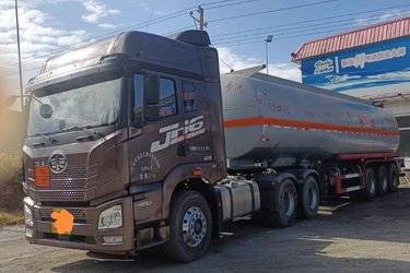 二手青岛解放 JH6重卡 460马力 6X4 危险品牵引车(国六) 双驱 锡柴二手牵引车 黄牌图片