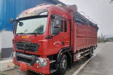 二手中国重汽 HOWO TX重卡 240马力 4X2 6.8米仓栅式载货车(国五) 单桥 曼二手载货车 黄牌图片