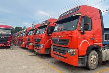 二手中国重汽 HOWO TH7重卡 460马力 6X4牵引车(国五) 双驱 潍柴二手牵引车 黄牌图片