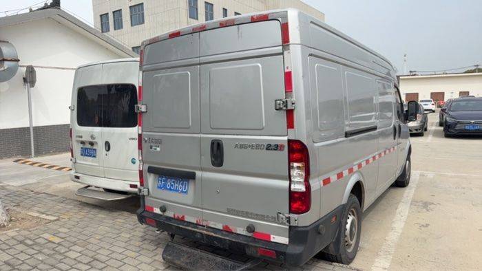 二手东风股份 110马力 封闭货车