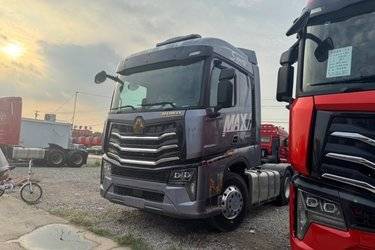 二手中国重汽 HOWO Max重卡 610马力 6X4 AMT自动档牵引车(国六) 双驱 潍柴二手牵引车 黄牌图片