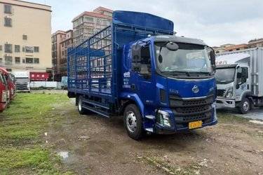 二手东风柳汽 乘龙M3中卡 180马力 4X2 6.8米仓栅式载货车底盘(国六) 单桥 玉柴二手载货车 黄牌图片