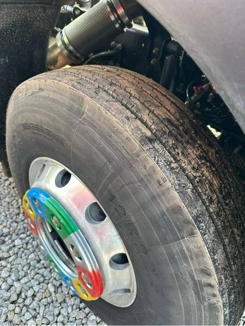 陕汽重卡 680马力 牵引车