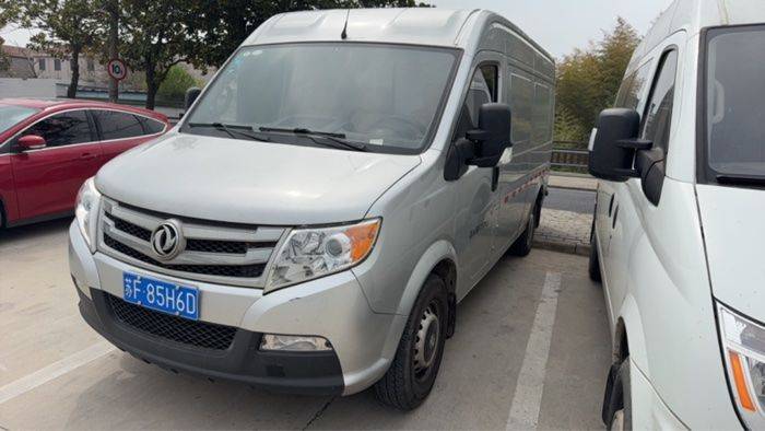 二手东风股份 110马力 封闭货车