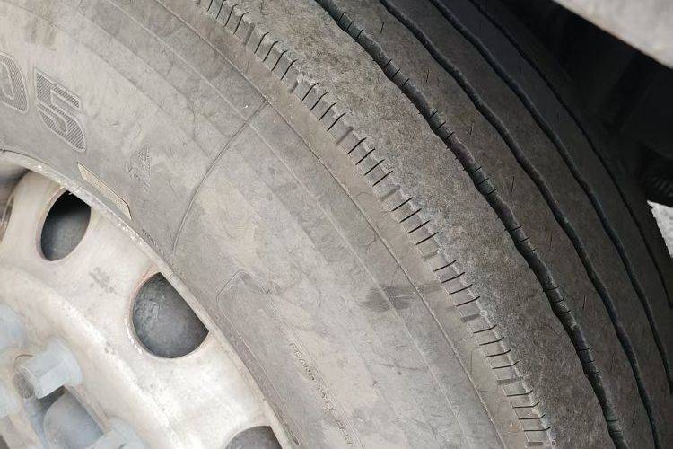 二手重汽豪沃(HOWO) 240马力 载货车