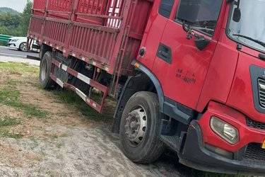 二手东风商用车 天锦KR 245马力 4X2 6.75米排半仓栅式载货车(国五) 单桥 康明斯二手载货车 黄牌图片