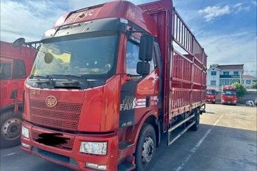 二手一汽解放 J6L中卡 220马力 4X2 6.75米仓栅式载货车(国五) 单桥 大柴二手载货车 黄牌图片