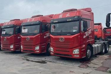 二手青岛解放 JH6重卡 智行版 530马力 6X4 AMT自动档牵引车(法士特16档)(液缓)(国六) 双驱 潍柴二手牵引车 黄牌图片