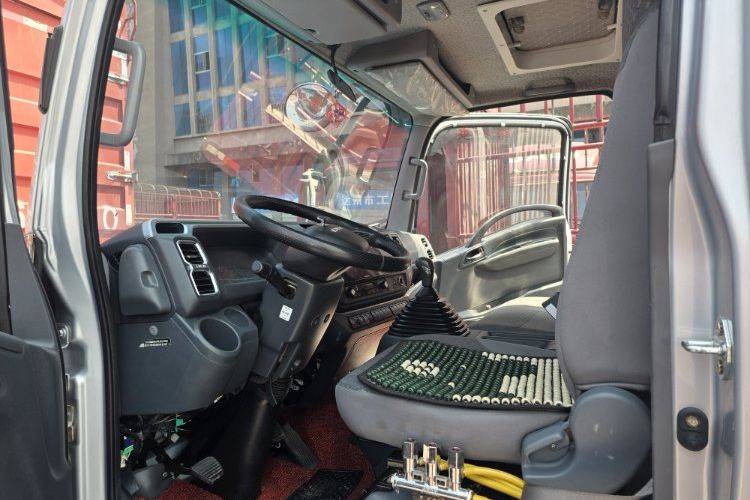 庆铃五十铃 132马力 载货车