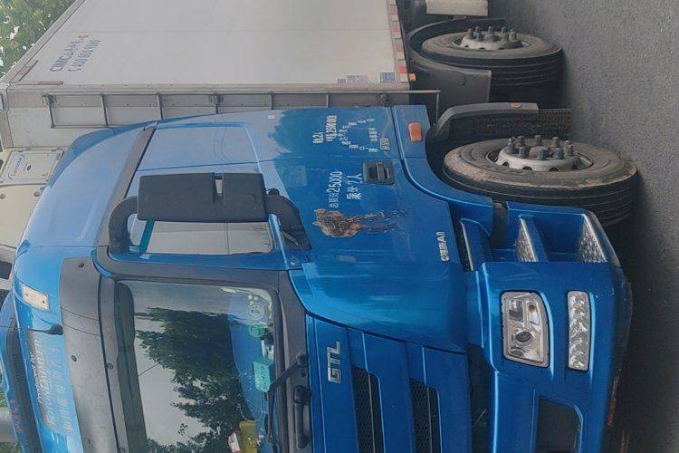 二手欧曼重卡(原福田欧曼) 320马力 专用车