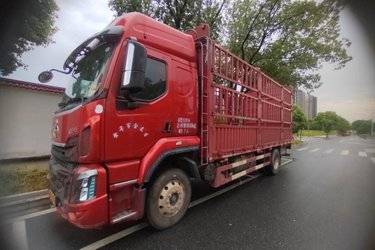 二手东风柳汽 乘龙H5中卡 245马力 4X2 6.8米仓栅式载货车(国六) 单桥 玉柴二手载货车 黄牌图片