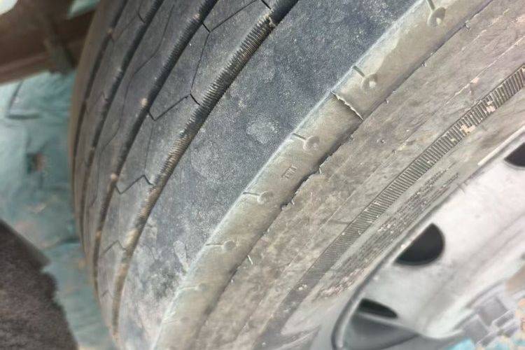 二手青岛解放 220马力 载货车