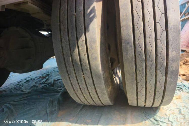 二手青岛解放 220马力 载货车