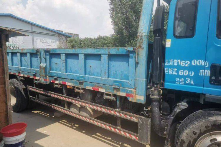 二手上汽轻卡(原上汽跃进) 184马力 自卸车