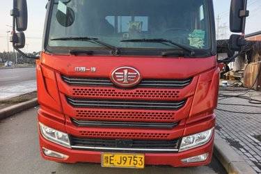 二手青岛解放 龙V2.0中卡 220马力 4X2 5.75米栏板载货车(国六) 单桥 潍柴二手载货车 黄牌图片