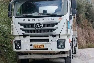 二手上汽红岩 杰狮H6 350马力 8X4 混凝土搅拌运输车(国六) 前四后八 上菲红二手搅拌车图片