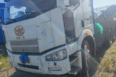 二手一汽解放 J6P重卡 领航版 460马力 4X2牵引车(国五) 单桥 锡柴二手牵引车 黄牌