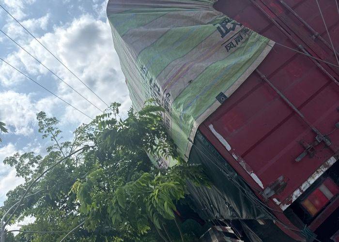 二手重汽豪曼 220马力 载货车
