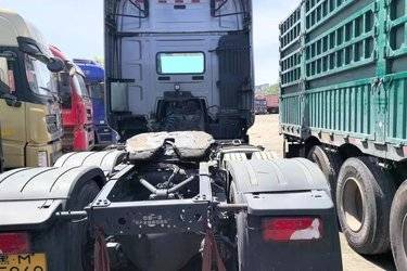二手一汽解放 J7重卡 550马力 6X4 AMT自动挡牵引车(一汽)(国五) 双驱 一汽二手牵引车 黄牌图片