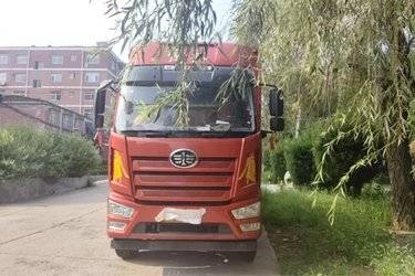 二手青岛解放 JK6中卡 180马力 4X2 7.7米厢式载货车(国六) 单桥 潍柴二手载货车 黄牌